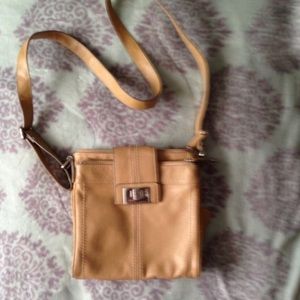 LAST CHANCE🌸🌸Tan cross body purse